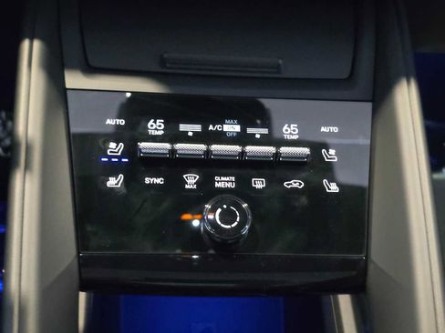 Used 2025 Porsche Macan 4 Electric w/ Premium Package AWD/4WD image 29