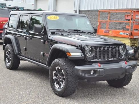 Used 2025 Jeep Wrangler Unlimited Rubicon AWD/4WD image 2