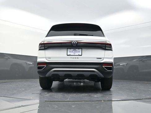New 2026 Volkswagen Taos SE image 24