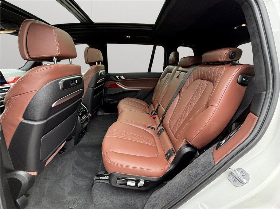 Used 2023 BMW ALPINA XB7 AWD/4WD image 41