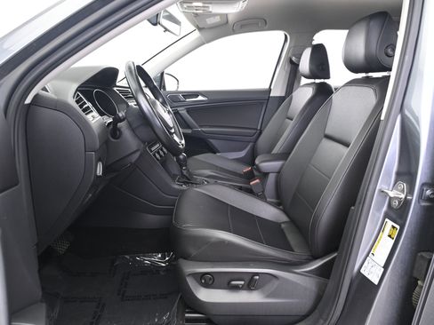 Used 2018 Volkswagen Tiguan SE AWD/4WD image 28