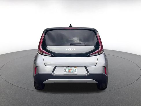Used 2025 Kia Soul LX w/ LX Technology Package FWD image 12