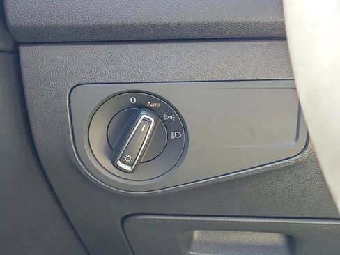 Used 2023 Volkswagen Tiguan SE w/ Panoramic Sunroof Package FWD image 21