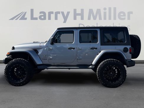 Used 2018 Jeep Wrangler Unlimited Sahara w/ Uconnect 4C Nav & Sound Group AWD/4WD image 2