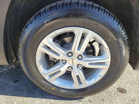 Certified 2024 GMC Terrain SLE image 10