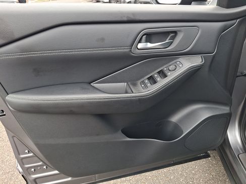 Certified 2024 Nissan Rogue SV w/ SV Premium Package AWD/4WD image 13
