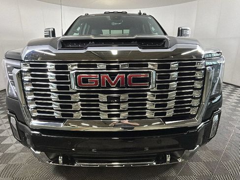 Used 2025 GMC Sierra 2500 Denali w/ Denali Reserve Package AWD/4WD image 9