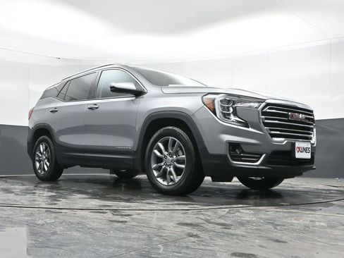 Used 2024 GMC Terrain SLT image 47