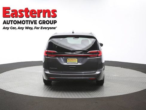 Used 2023 Chrysler Pacifica Touring-L FWD image 39