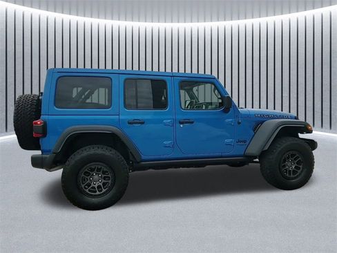 Used 2022 Jeep Wrangler Unlimited Sport image 2