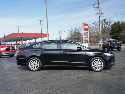 Used 2016 Ford Fusion SE w/ Equipment Group 202A image 3