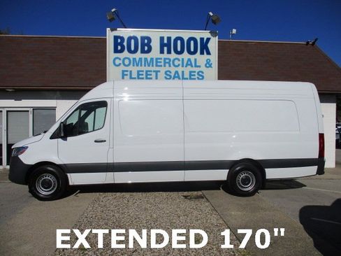 Used 2024 Mercedes-Benz Sprinter 2500 image 28