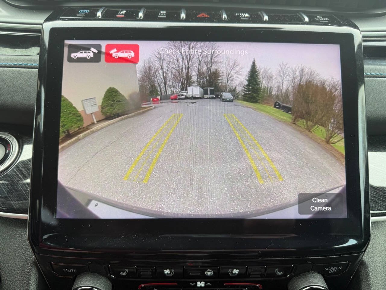 Used 2023 Jeep Grand Cherokee Trailhawk w/ Luxury Tech Group III AWD/4WD image 29