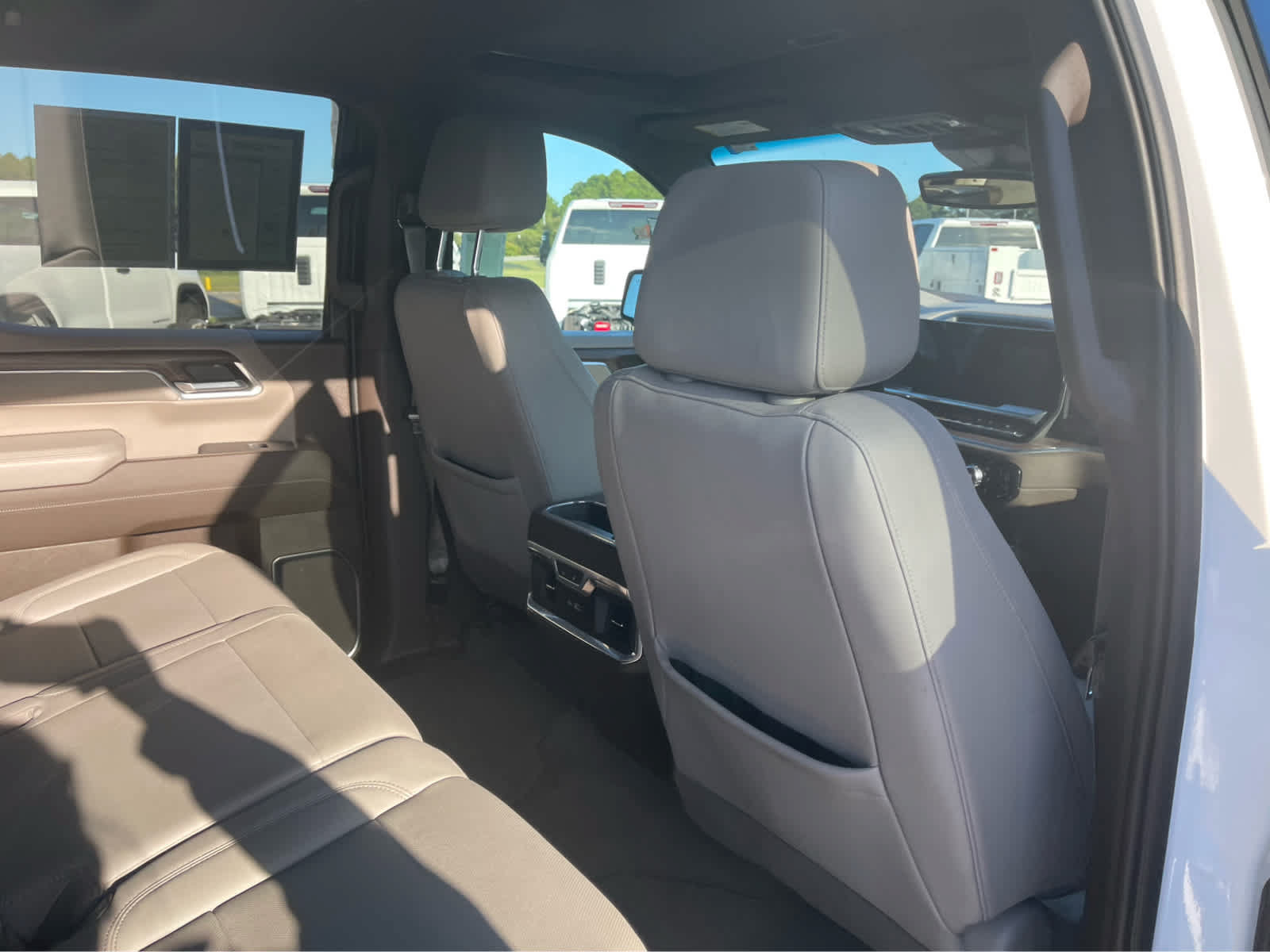 Used 2022 GMC Sierra 1500 SLT w/ SLT Premium Plus Package AWD/4WD image 28