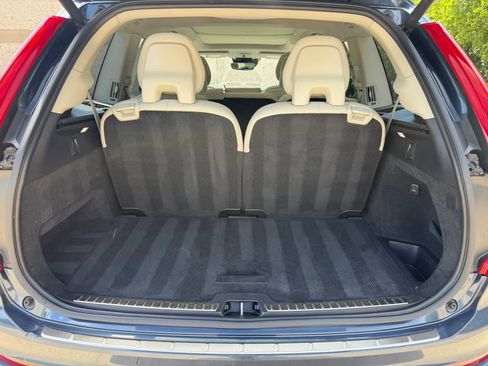 Used 2021 Volvo XC90 T5 Momentum w/ Protection Package Premier FWD image 5