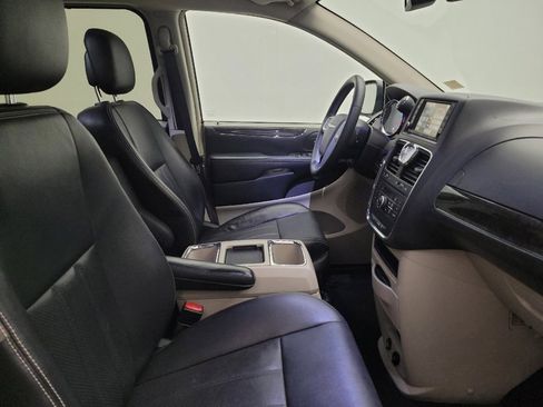 Used 2015 Chrysler Town & Country Touring-L w/ Driver Convenience Group FWD image 21