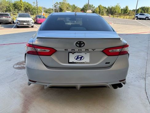 Used 2020 Toyota Camry SE image 6