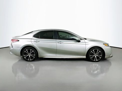 Used 2020 Toyota Camry SE image 9