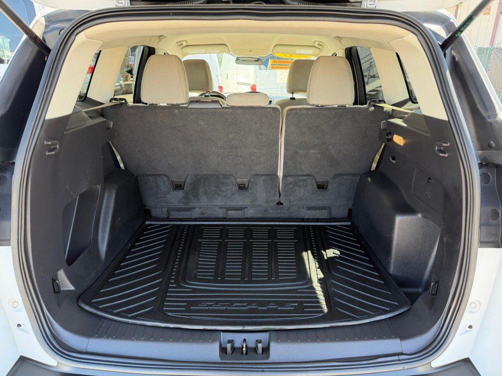 Used 2017 Ford Escape SE AWD/4WD image 40