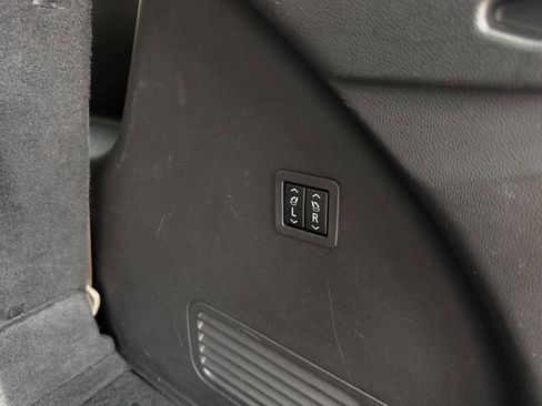 Used 2019 Buick Enclave Premium w/ Experience Buick Package FWD image 17