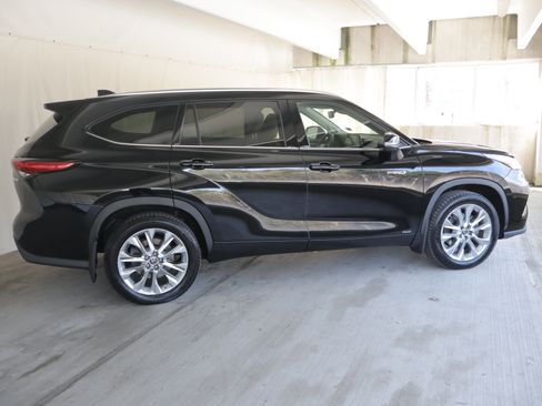 Used 2021 Toyota Highlander Limited image 7