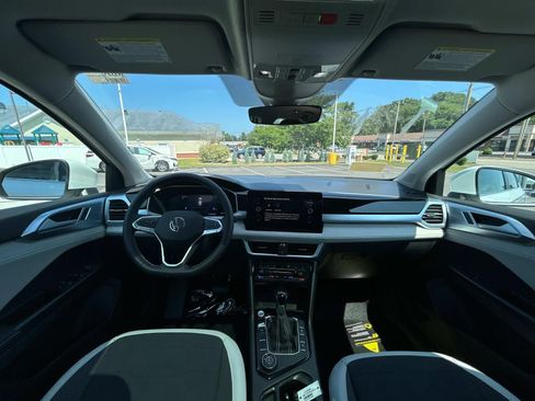 New 2025 Volkswagen Taos SE image 7