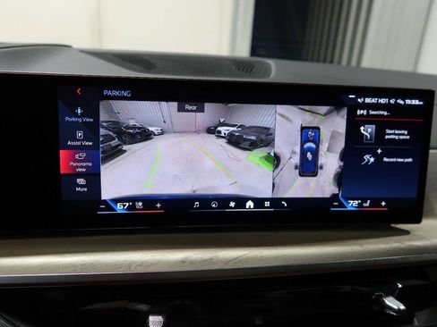 Used 2025 BMW X7 M60i AWD/4WD image 25