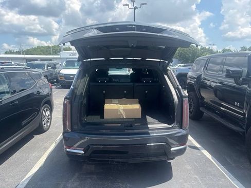 Used 2025 Cadillac Escalade IQ Luxury 2 w/ LPO, Premium Carpet Package AWD/4WD image 7
