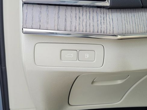 Certified 2025 Volvo XC90 T8 Ultra image 17