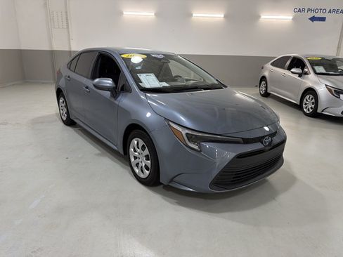 Used 2025 Toyota Corolla LE w/ Convenience Package FWD image 4