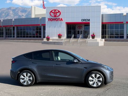 Used 2023 Tesla Model Y Long Range AWD/4WD image 3