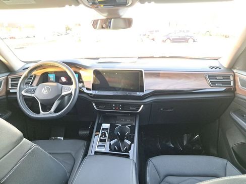 Used 2024 Volkswagen Atlas SE image 29