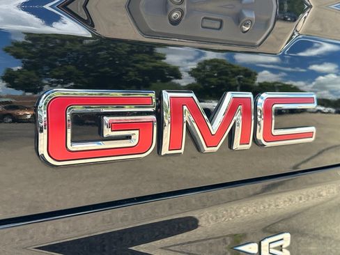 Used 2025 GMC Sierra 1500 AT4 w/ Technology Package AWD/4WD image 41