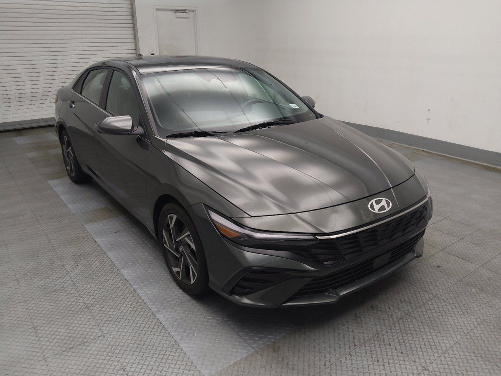 Used 2025 Hyundai Elantra SEL FWD image 13