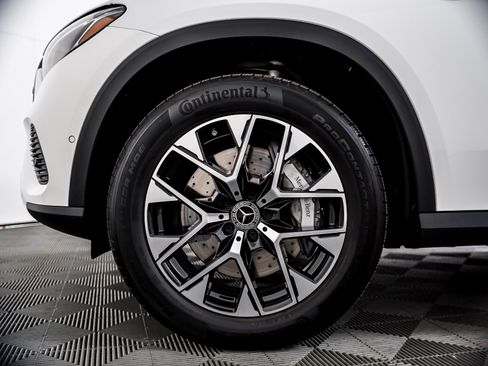 Certified 2025 Mercedes-Benz GLC 350e 4MATIC image 4