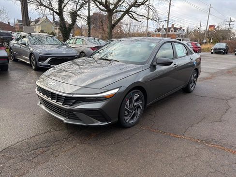 New 2025 Hyundai Elantra Sport image 3