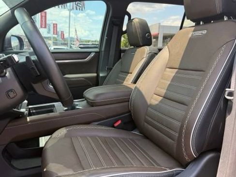 Used 2026 GMC Acadia Denali Ultimate w/ LPO, Floor Liner Package AWD/4WD image 18