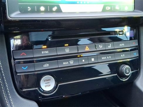 Used 2017 Jaguar F-PACE R-Sport image 18