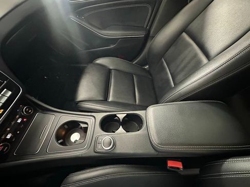 Used 2018 Mercedes-Benz CLA 250 image 33