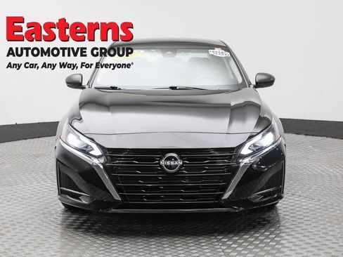 Used 2024 Nissan Altima 2.5 SV image 2