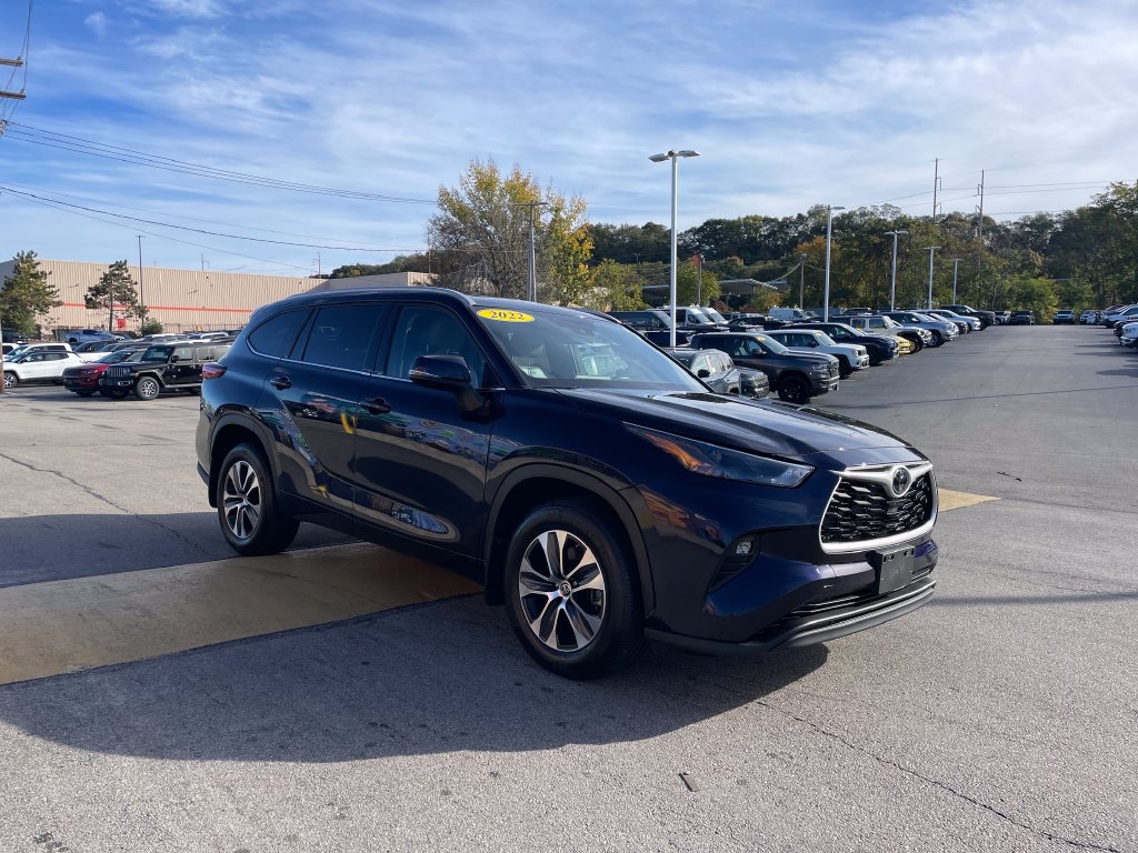 Used 2022 Toyota Highlander XLE AWD/4WD image 7