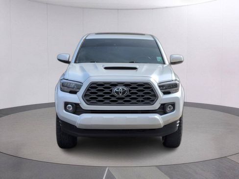 Used 2021 Toyota Tacoma TRD Sport w/ TRD Premium Sport Package AWD/4WD image 9