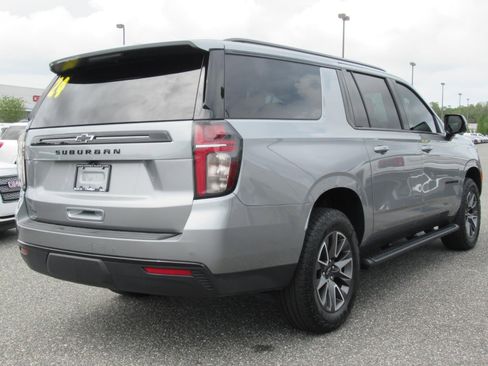 Used 2024 Chevrolet Suburban Z71 w/ Luxury Package AWD/4WD image 7