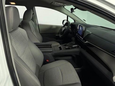 Used 2023 Toyota Sienna LE FWD image 15