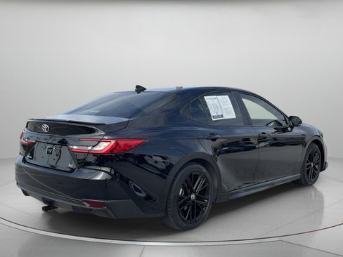 Used 2025 Toyota Camry SE w/ Convenience Package FWD image 3