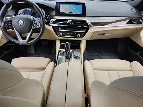 Used 2018 BMW 530e image 11