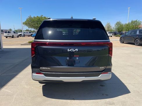 New 2026 Kia Carnival EX FWD image 6