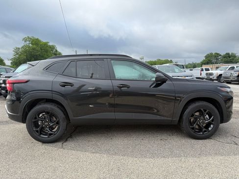 New 2026 Chevrolet Trax LT w/ Driver Confidence Package FWD image 7