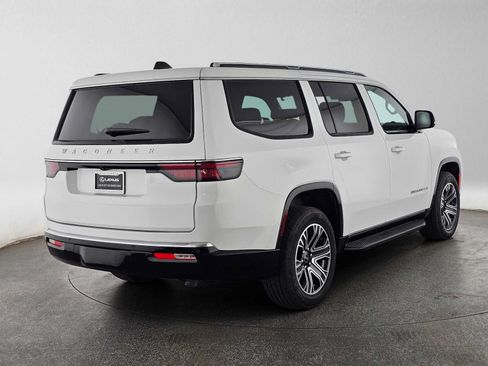Used 2025 Jeep Wagoneer Series II w/ 8-Passenger Seating Package AWD/4WD image 3
