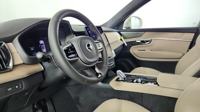 New 2026 Volvo XC90 T8 Plus w/ Protection Package Premier AWD/4WD image 12